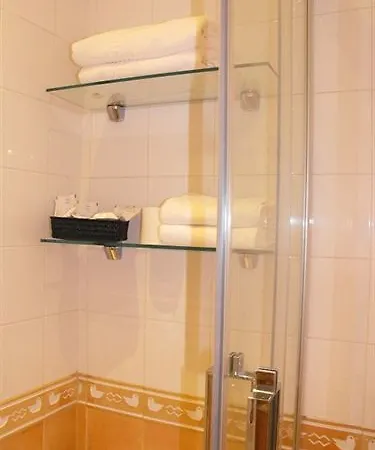 Amona Teresa سان سيباستيان